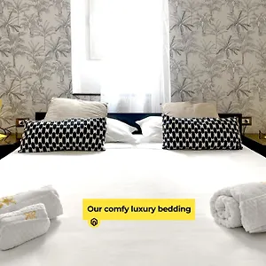  Holiday home Yellow Butterfly House Holiday